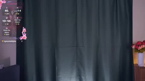 Snapshot of charlinepiker chatting on April 18, 7:18 pm Yumi online show from April 18, 7:18 pm