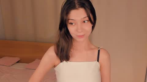 Snapshot of charlinepiker chatting on April 19, 8:00 pm Yumi online show from April 19, 8:00 pm