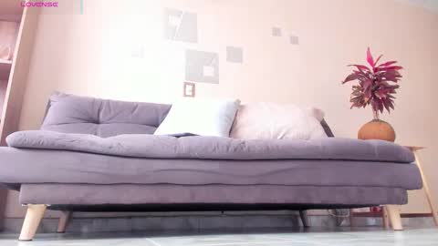 Snapshot of charlize_legs_ chatting on January 11, 3:39 pm Charlize online show from January 11, 3:39 pm