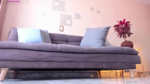 Snapshot of charlize_legs_ chatting on February 18, 8:49 pm Charlize online show from February 18, 8:49 pm