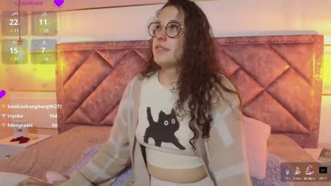 Snapshot of charlote__miller chatting on February 25, 1:20 am You honey online show from February 25, 1:20 am