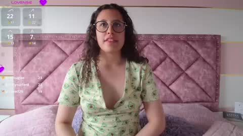 Snapshot of charlote__miller chatting on February 25, 3:49 pm You honey online show from February 25, 3:49 pm