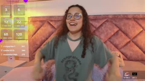 Snapshot of charlote__miller chatting on February 25, 11:11 pm You honey online show from February 25, 11:11 pm
