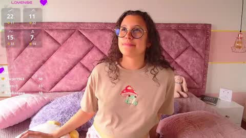 Snapshot of charlote__miller chatting on February 27, 2:43 pm You honey online show from February 27, 2:43 pm