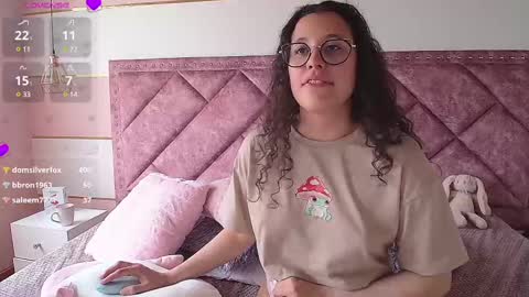 Snapshot of charlote__miller chatting on February 27, 5:47 pm You honey online show from February 27, 5:47 pm