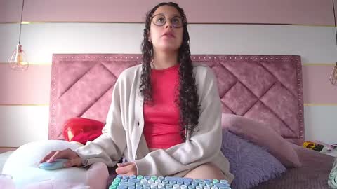 Snapshot of charlote__miller chatting on March 8, 11:37 am You honey online show from March 8, 11:37 am