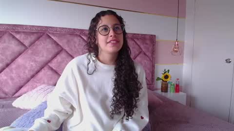 Snapshot of charlote__miller chatting on March 10, 12:26 pm You honey online show from March 10, 12:26 pm