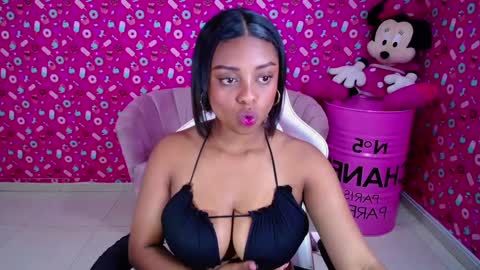 Snapshot of charlote_fun_a chatting on January 27, 7:46 pm Charlote online show from January 27, 7:46 pm