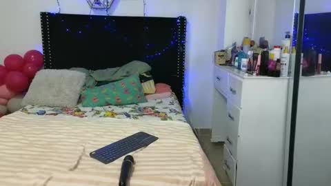 charlotte_027 online show from April 16, 2:34 am