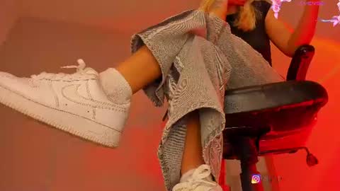 Snapshot of charlotte__grey chatting on June 29, 7:36 pm charlotte grey online show from June 29, 7:36 pm