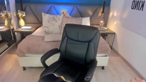 Charlotte online show from February 18, 2:27 pm