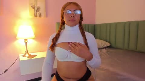 Snapshot of charlotte_rea chatting on October 12, 3:27 am Charlotte online show from October 12, 3:27 am