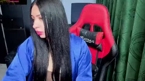 Snapshot of charlottee_lovee69 chatting on July 4, 1:01 am Natalia online show from July 4, 1:01 am