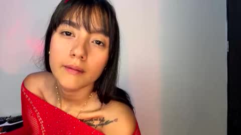 charlottekiss99 online show from May 7, 2:11 pm