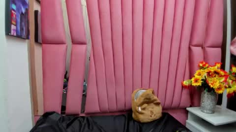 charlottestuart_ online show from April 10, 4:50 am