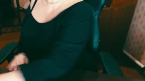 CharlotteXTasty online show from December 13, 8:15 pm