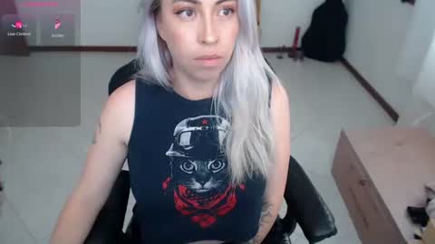 charlottezoe online show from December 4, 7:34 pm