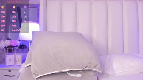 Snapshot of charlottreid chatting on February 18, 5:42 pm Charlot Treid online show from February 18, 5:42 pm