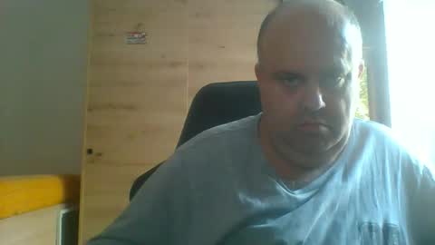 charly online show from November 11, 8:47 am