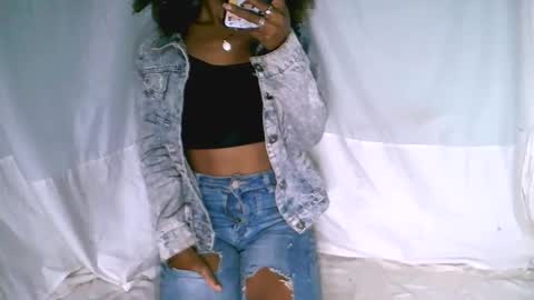 Snapshot of charmantegirl007 chatting on September 23, 6:22 pm charmantegirl007 online show from September 23, 6:22 pm