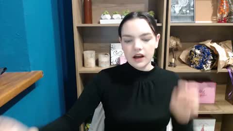 Snapshot of charmbite chatting on December 4, 7:28 am Julliette online show from December 4, 7:28 am