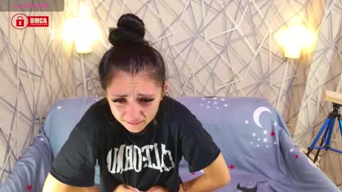 CharmingLIA online show from November 6, 5:25 pm