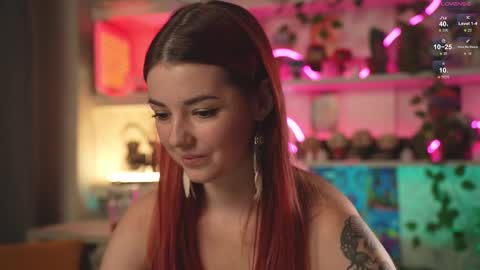 Snapshot of charmings_054 chatting on February 19, 8:10 pm Belle and Miley online show from February 19, 8:10 pm