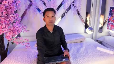       online show from April 30, 12:22 pm