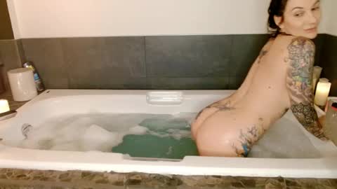 Snapshot of chaykneadscookie chatting on November 27, 6:26 am Cookie Chay online show from November 27, 6:26 am