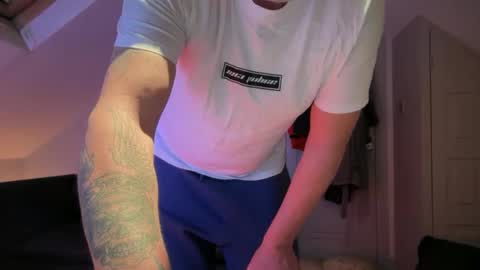 Snapshot of cheekylondon70 chatting on September 30, 9:53 pm Cheekylondon online show from September 30, 9:53 pm