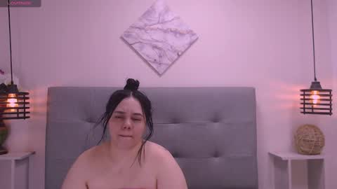 Snapshot of cheelsea_ chatting on December 8, 6:01 am cheelsea_ online show from December 8, 6:01 am