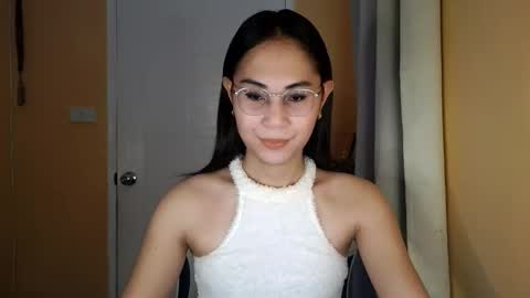 chelly4u69 online show from March 27, 10:48 am