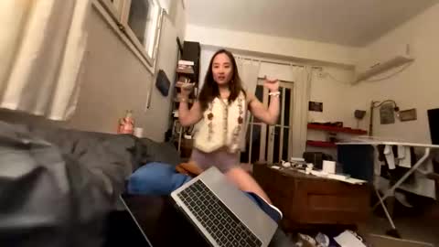 Snapshot of chellybear101 chatting on February 1, 5:33 pm chellybear101 online show from February 1, 5:33 pm