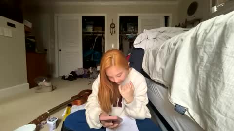 Snapshot of chellybear101 chatting on February 17, 8:37 pm chellybear101 online show from February 17, 8:37 pm