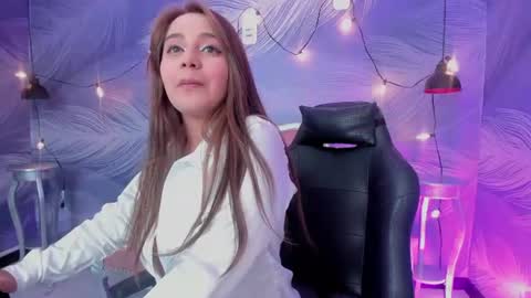 chellyguzman online show from July 7, 7:56 am