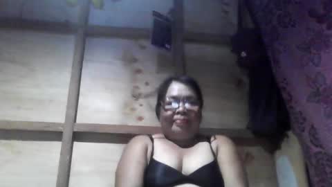 Snapshot of chenita_kits chatting on May 18, 12:00 pm chenita_kits online show from May 18, 12:00 pm