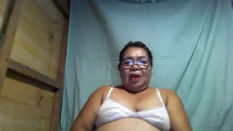 Snapshot of chenita_kits chatting on July 8, 3:27 pm chenita_kits online show from July 8, 3:27 pm