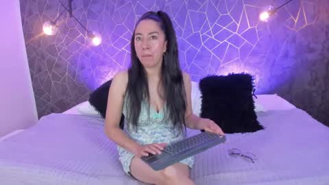 Snapshot of chenova_angels chatting on May 28, 4:26 pm CHENOVA online show from May 28, 4:26 pm
