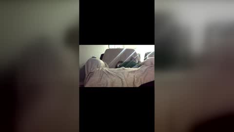 Snapshot of chenovich chatting on April 29, 2:48 am chenovich online show from April 29, 2:48 am