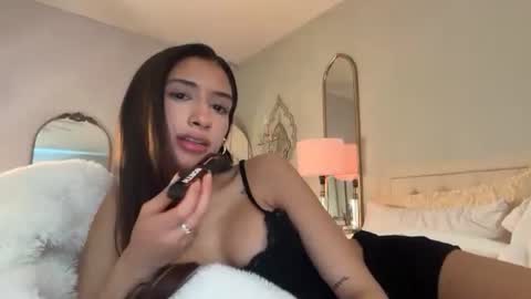 Snapshot of cherliecarmen chatting on April 21, 9:06 pm cherliecarmen online show from April 21, 9:06 pm
