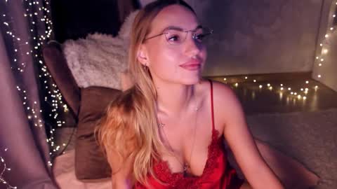 Snapshot of cherry_bomb19 chatting on April 11, 3:27 pm CherryBomb online show from April 11, 3:27 pm