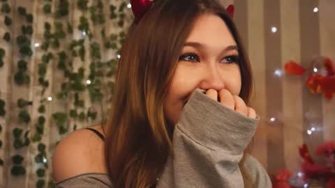 Snapshot of cherry_cheeky chatting on November 3, 1:01 pm Di online show from November 3, 1:01 pm