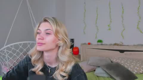 Snapshot of cherry_pr1ce chatting on July 16, 12:05 am cherry_pr1ce online show from July 16, 12:05 am