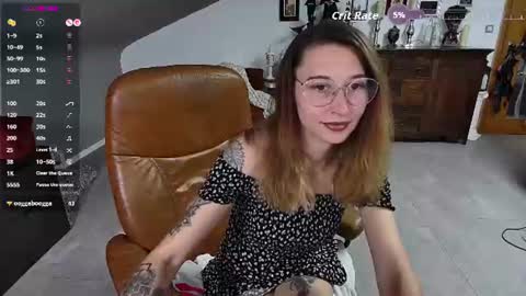 Leonie online show from July 18, 1:59 pm