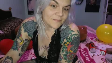 Snapshot of cherryb0mbb0mb chatting on December 7, 10:34 am CherryBombBomb online show from December 7, 10:34 am