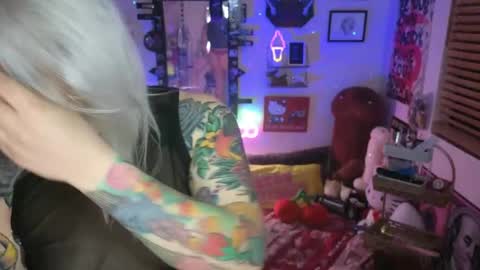 Snapshot of cherryb0mbb0mb chatting on January 4, 6:52 am CherryBombBomb online show from January 4, 6:52 am