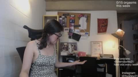 Snapshot of cherrybunny21 chatting on June 16, 3:20 am Sarah Prez online show from June 16, 3:20 am