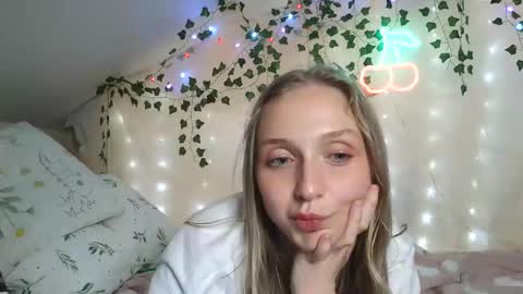 cherryflavorxx online show from May 29, 5:05 am