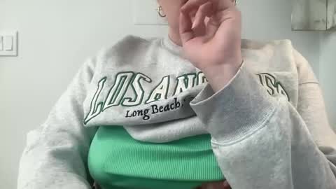 Snapshot of cherryjune chatting on January 31, 3:11 pm CherryJune online show from January 31, 3:11 pm