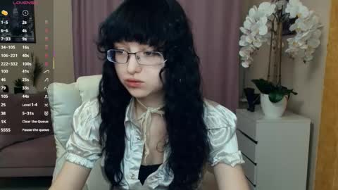 Isabel online show from May 10, 7:52 pm